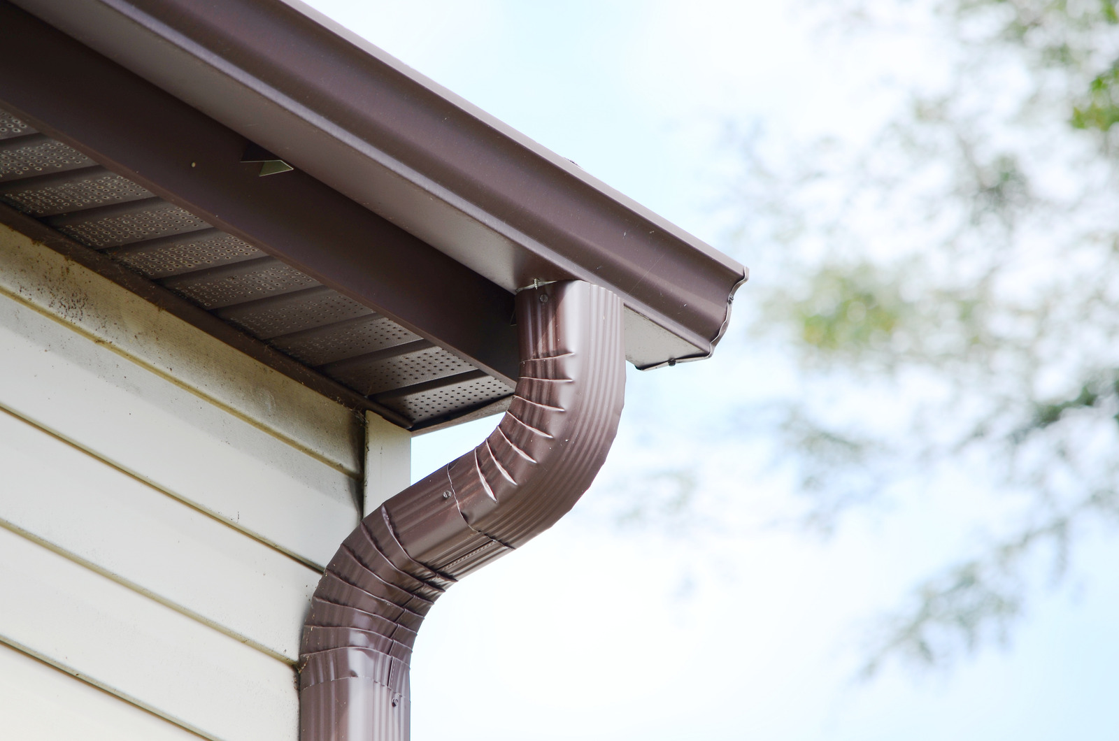 Benefits of Adding Cleanout Boxes to Gutter Systems